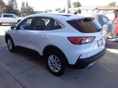 Used 2022 Ford Escape SE image 2