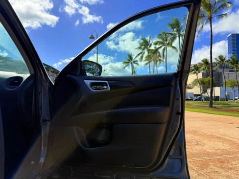Used 2018 Nissan Pathfinder S image 16
