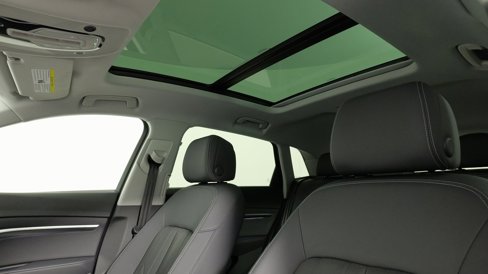 Used 2022 Audi e-tron Premium Plus w/ Premium Plus Package image 46