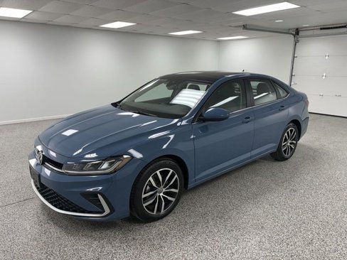 Used 2025 Volkswagen Jetta SE image 52