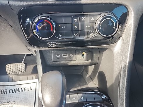 Used 2021 Buick Encore GX Preferred w/ Cold Weather Comfort Package image 29