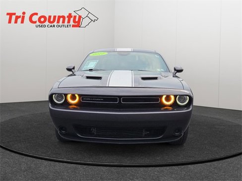 Used 2017 Dodge Challenger SXT w/ Super Sport Group (SS/T) image 2