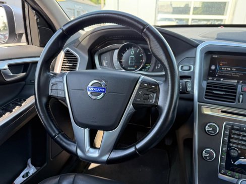 Used 2015 Volvo XC60 T5 Platinum image 12