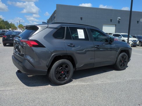 Used 2021 Toyota RAV4 LE image 4