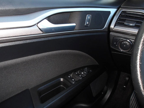 Used 2019 Ford Fusion SE image 19