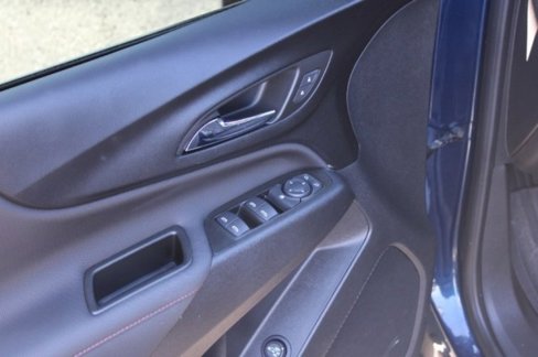 Used 2022 Chevrolet Equinox RS w/ Infotainment Package image 18