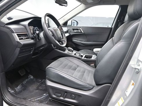 Used 2024 Mitsubishi Outlander SE image 15
