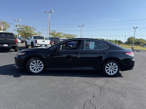 Used 2019 Toyota Camry LE image 5