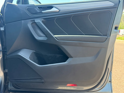 Certified 2022 Volkswagen Tiguan SE R-Line image 41