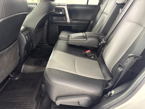 Used 2018 Toyota 4Runner SR5 Premium image 16