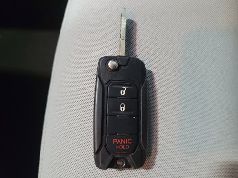 Used 2015 Jeep Renegade Latitude image 32