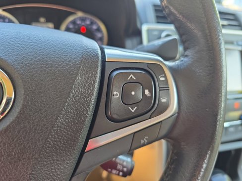 Used 2016 Toyota Camry XLE image 17