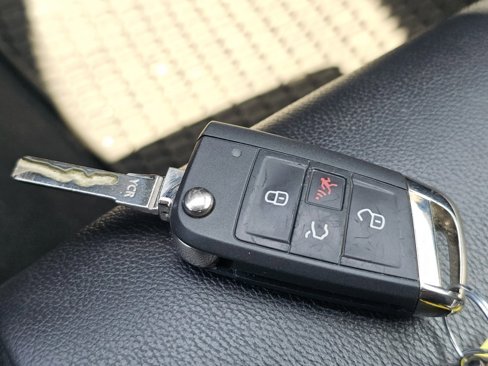 Used 2017 Volkswagen GTI SE image 32