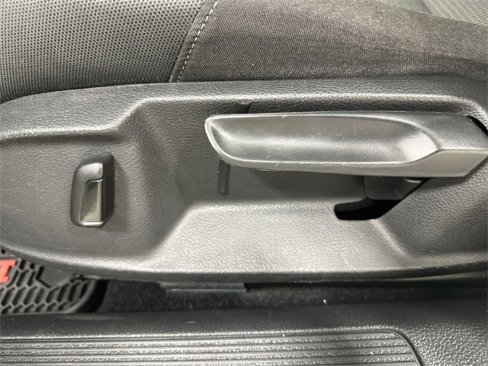 Used 2018 Volkswagen Golf S image 15