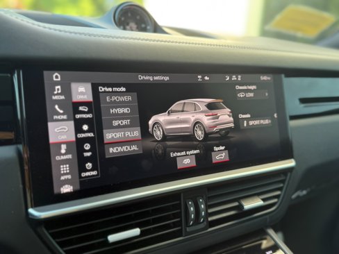 Used 2021 Porsche Cayenne Turbo S image 16
