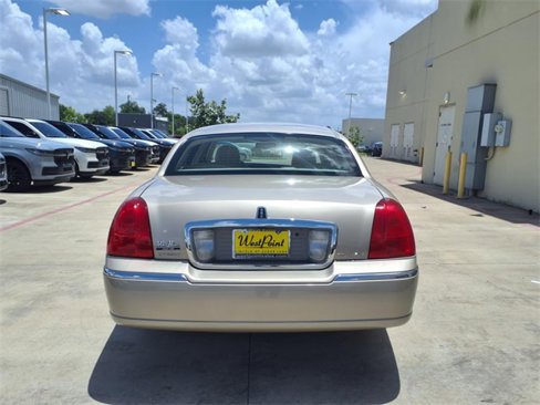 Used 2007 Lincoln Town Car Signature Limited image 22