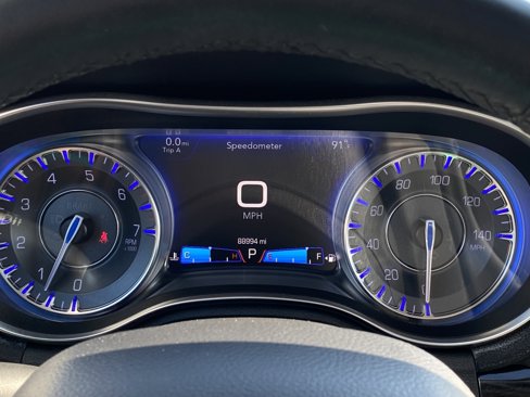 Used 2016 Chrysler 300 Limited image 12