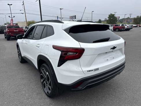 New 2025 Chevrolet Trax RS w/ Sunroof Package image 8