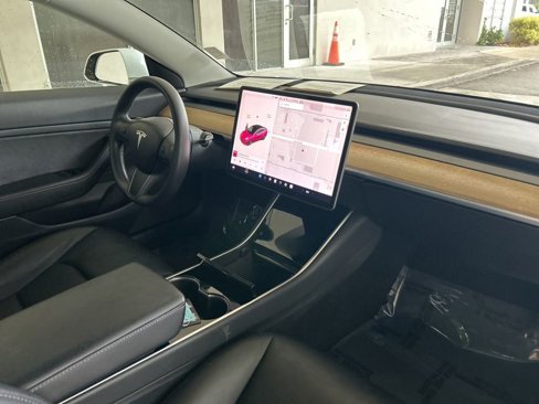 Used 2020 Tesla Model 3 image 20