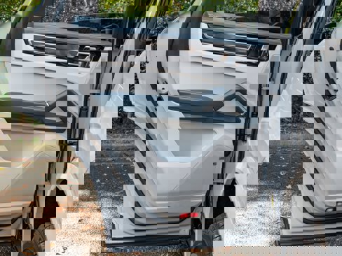 Certified 2022 Porsche Cayenne Platinum Edition image 41