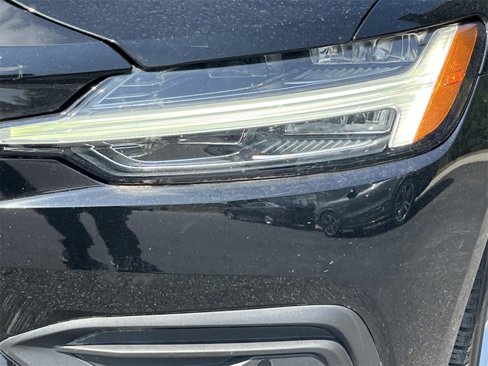 Used 2020 Volvo V60 T5 Momentum image 9