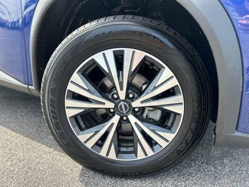 Used 2023 Nissan Rogue SV image 12