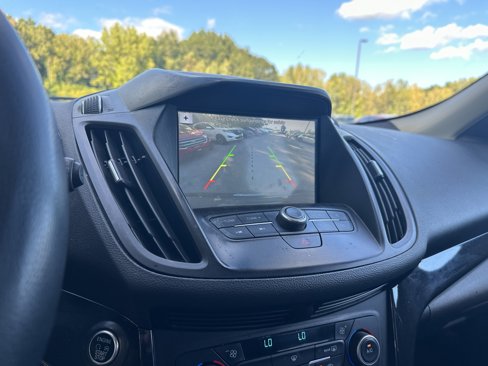 Used 2019 Ford Escape SE image 4