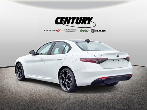 Used 2024 Alfa Romeo Giulia Ti image 6