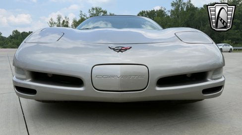 Used 2002 Chevrolet Corvette Coupe w/ Preferred Equipment Group2 image 5