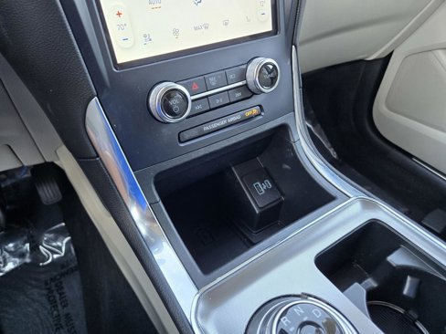 Used 2024 Ford Edge Titanium w/ Equipment Group 301A image 11