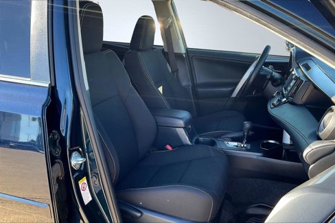 Used 2017 Toyota RAV4 XLE image 7
