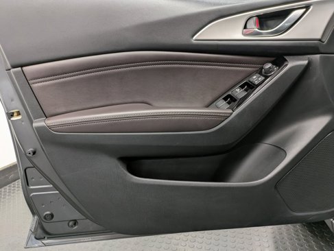 Used 2018 MAZDA MAZDA3 Touring image 8