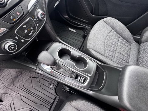 Used 2022 Chevrolet Equinox LT w/ LPO, Floor Liner Package image 18