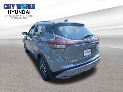 Used 2024 Nissan Kicks SV image 3