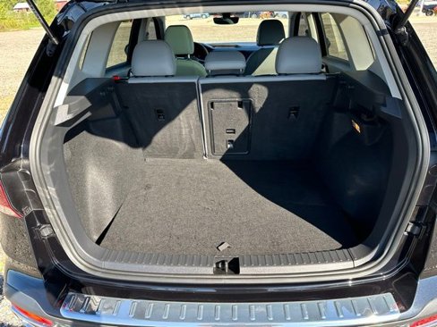 Used 2023 Volkswagen Taos SE w/ Panoramic Sunroof Package image 12