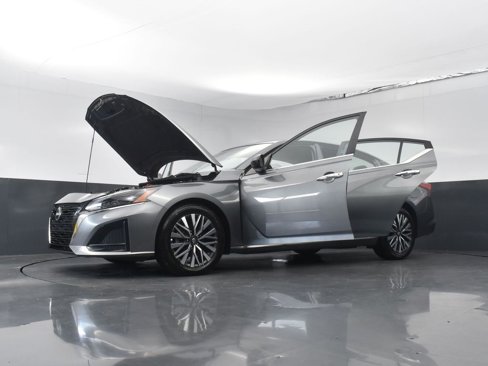 Used 2024 Nissan Altima 2.5 SV image 30