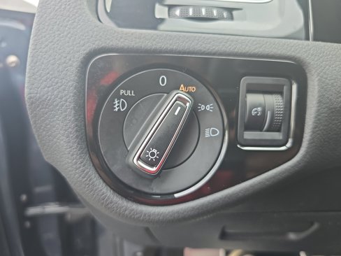 Used 2020 Volkswagen GTI SE image 25