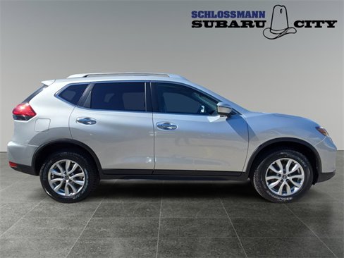 Used 2017 Nissan Rogue SV image 10