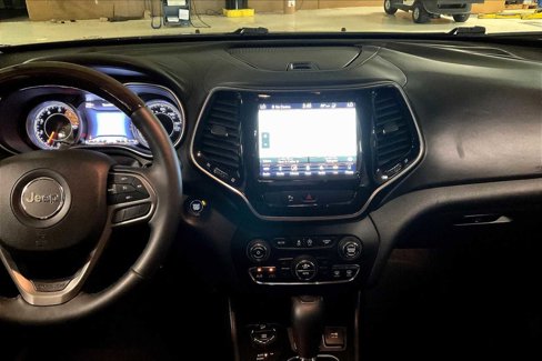 Used 2019 Jeep Cherokee Overland w/ Heavy Duty Protection Group image 6