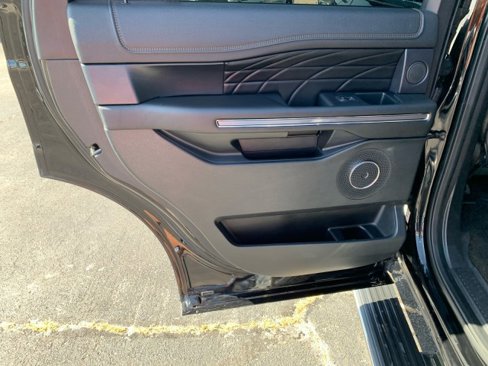 Used 2018 Ford Expedition Platinum image 13