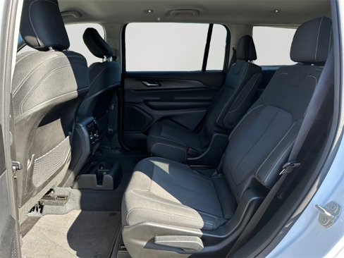 Used 2023 Jeep Grand Cherokee L Laredo image 15