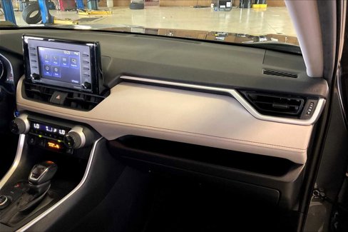 Used 2021 Toyota RAV4 XLE image 17