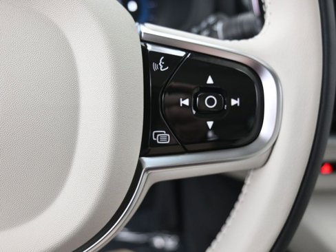 New 2025 Volvo XC60 B5 Core image 19