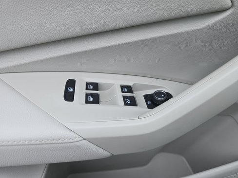 Certified 2022 Volkswagen Jetta SE image 24