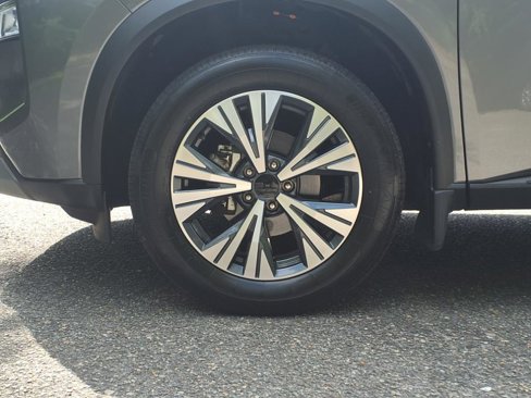 Used 2023 Nissan Rogue SV image 4
