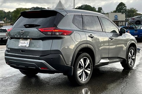 Used 2023 Nissan Rogue SL w/ SL Premium Package image 2