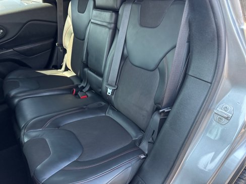 Used 2015 Jeep Cherokee Trailhawk w/ Cold Weather Group image 17