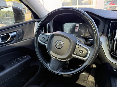 Used 2018 Volvo XC60 T6 Momentum w/ Advanced Package image 13