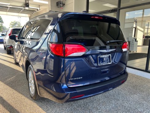 Used 2020 Chrysler Voyager Lxi image 4