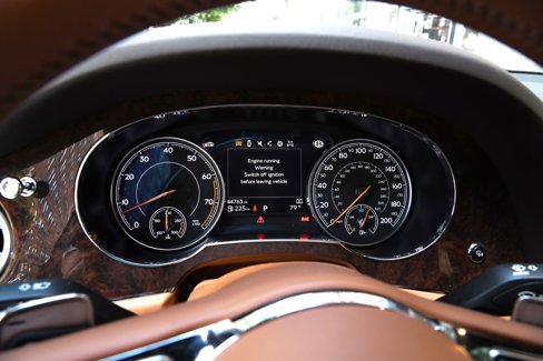 Used 2017 Bentley Bentayga image 14